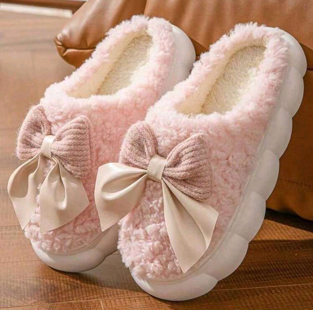 Tewgy Bow Detail Plush-Lined Slippers with Non-Slip Thick Sole - รองเท้าแตะ Tewgy บุขนฟูนุ่ม ลายโบว์ พื้นหนากันลื่น